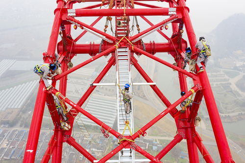 西電東送再筑里程碑 特高壓長江大跨越高塔成功封頂，鋼管塔技術助力能源傳輸新突破